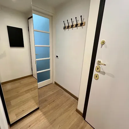 La Bella Charme 3 Km Away From Duomo/ Netflix & Wi-fi Included Apartment Milan