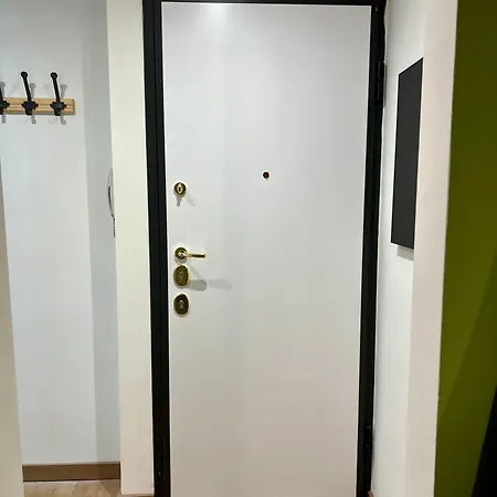 Apartment La Bella Charme 3 Km Away From Duomo/ Netflix & Wi-fi Included *